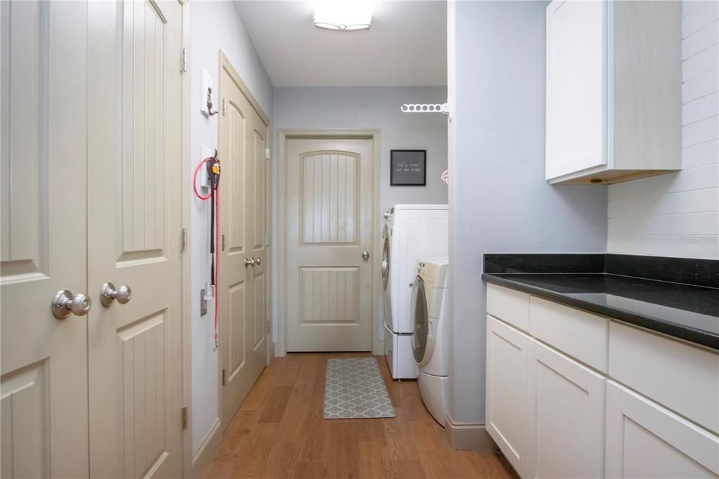 На продажу: $385,000 (2 спален, 2 ванн, 2325 Квадратных фут)