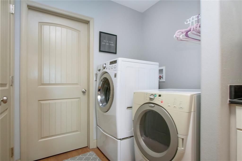 На продажу: $385,000 (2 спален, 2 ванн, 2325 Квадратных фут)