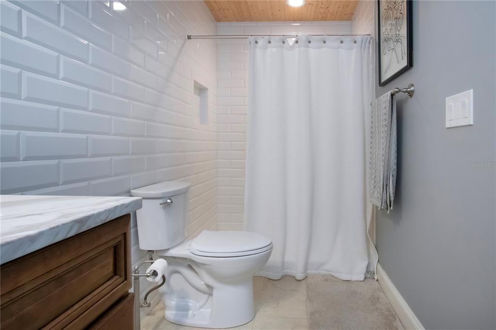 На продажу: $385,000 (2 спален, 2 ванн, 2325 Квадратных фут)