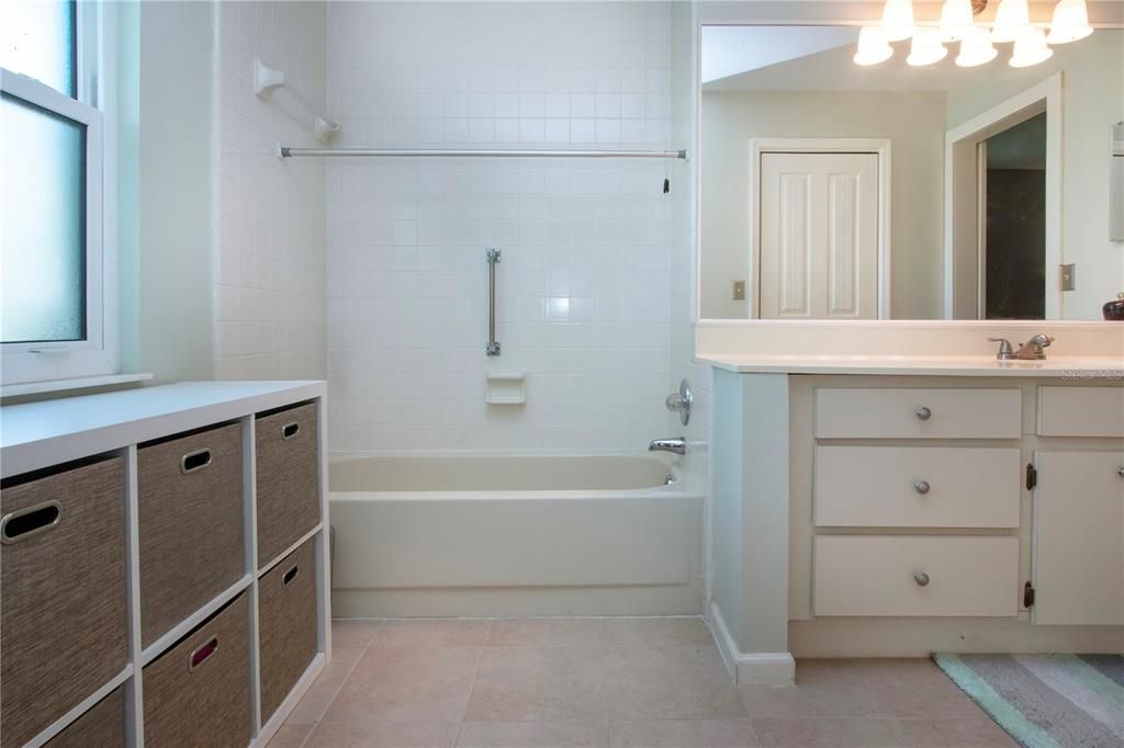 На продажу: $385,000 (2 спален, 2 ванн, 2325 Квадратных фут)