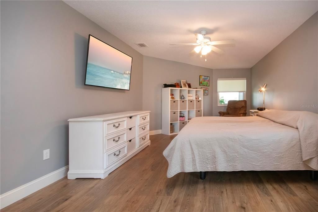 На продажу: $385,000 (2 спален, 2 ванн, 2325 Квадратных фут)