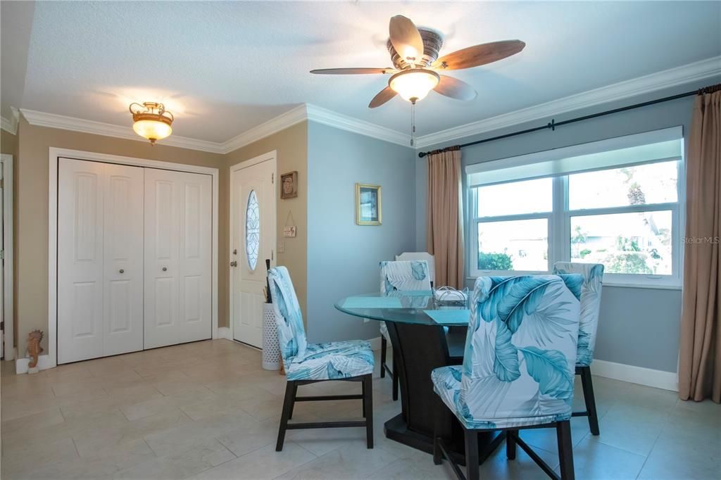 На продажу: $385,000 (2 спален, 2 ванн, 2325 Квадратных фут)