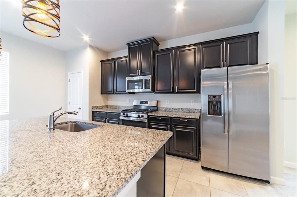 Active With Contract: $354,900 (3 beds, 2 baths, 1612 Square Feet)