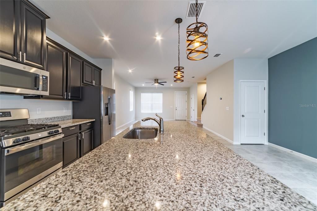 Active With Contract: $354,900 (3 beds, 2 baths, 1612 Square Feet)