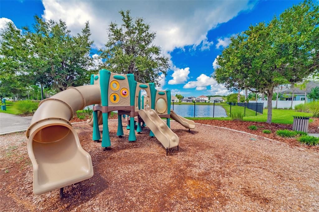 Active With Contract: $354,900 (3 beds, 2 baths, 1612 Square Feet)