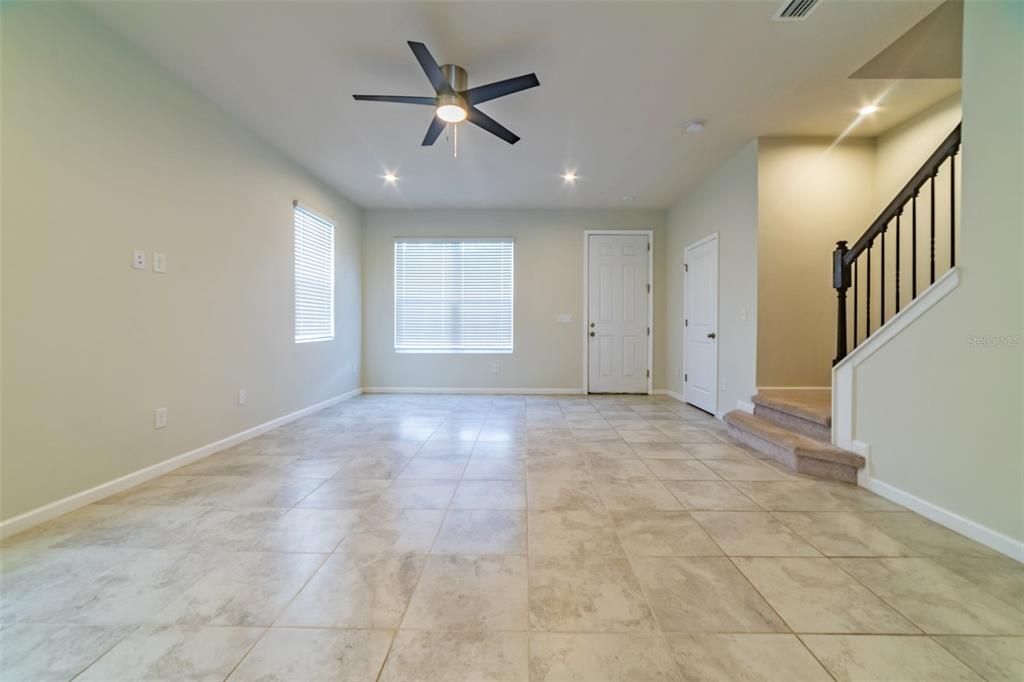 Active With Contract: $354,900 (3 beds, 2 baths, 1612 Square Feet)