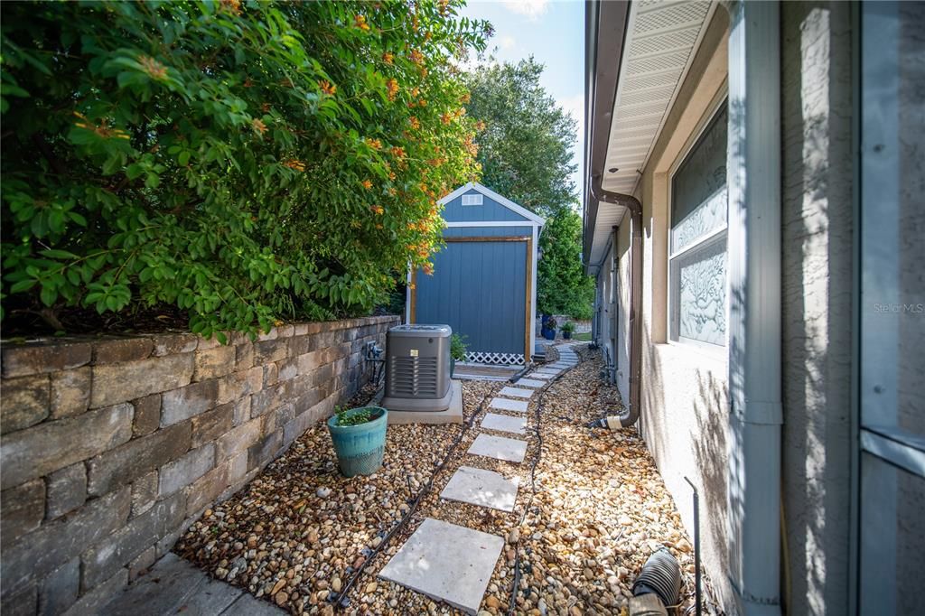 合同活跃: $899,000 (3 贝兹, 3 浴室, 2546 平方英尺)