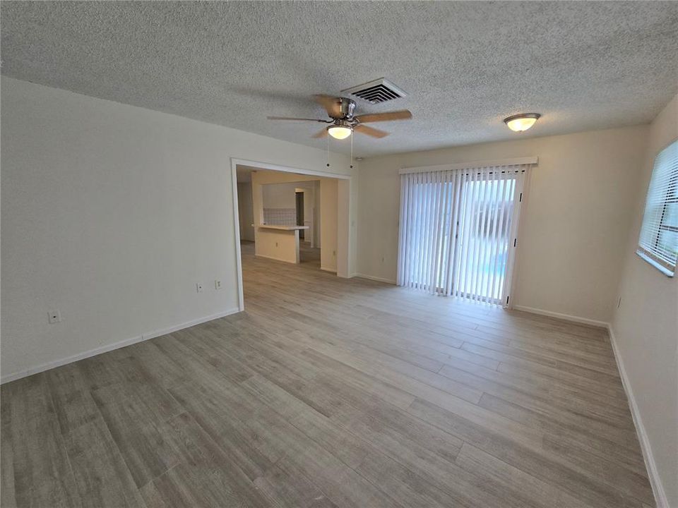 Active With Contract: $1,950 (2 beds, 2 baths, 1410 Square Feet)