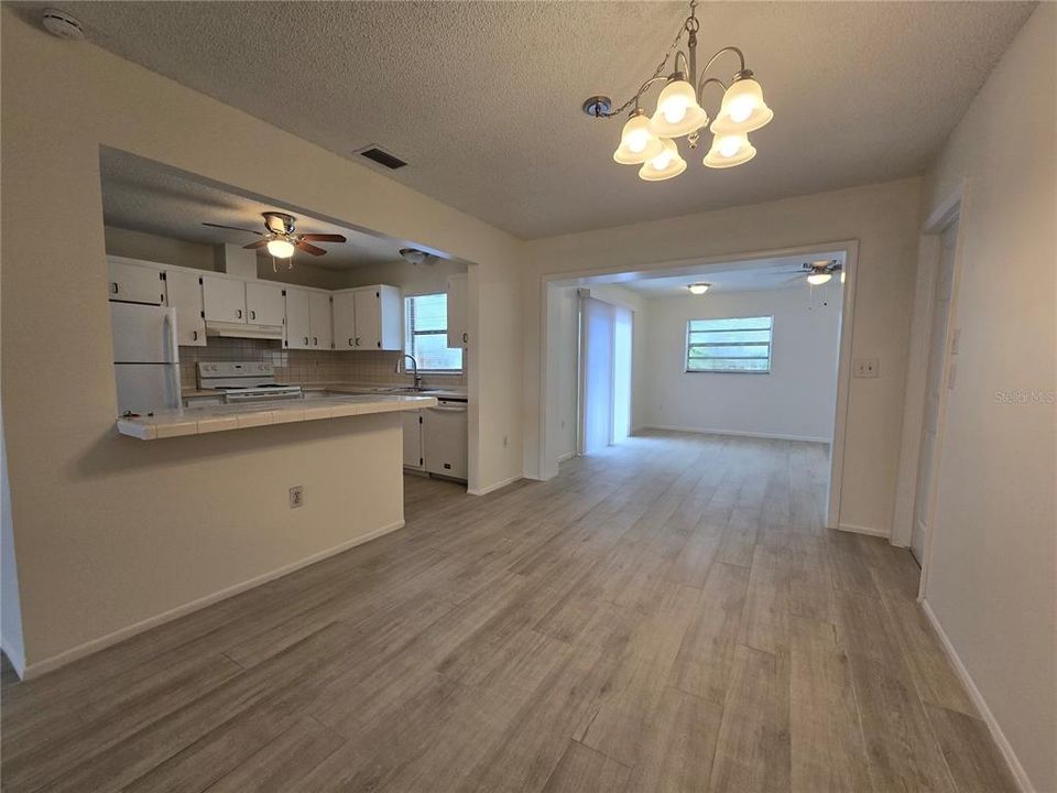 Active With Contract: $1,950 (2 beds, 2 baths, 1410 Square Feet)
