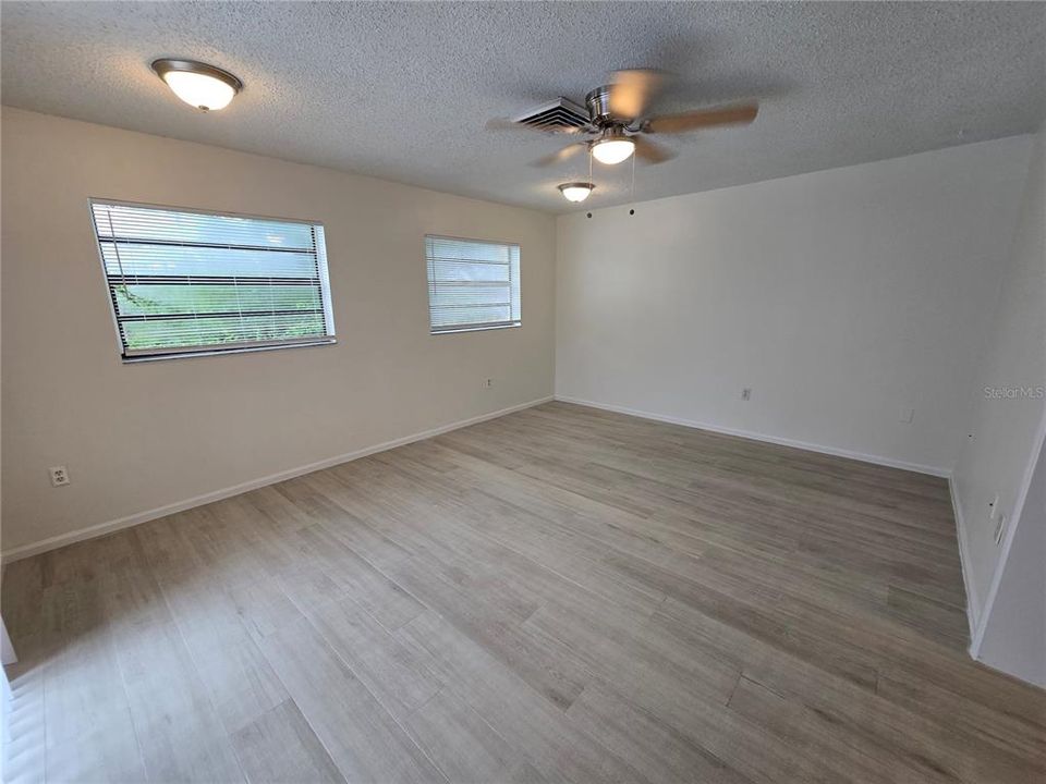 Active With Contract: $1,950 (2 beds, 2 baths, 1410 Square Feet)