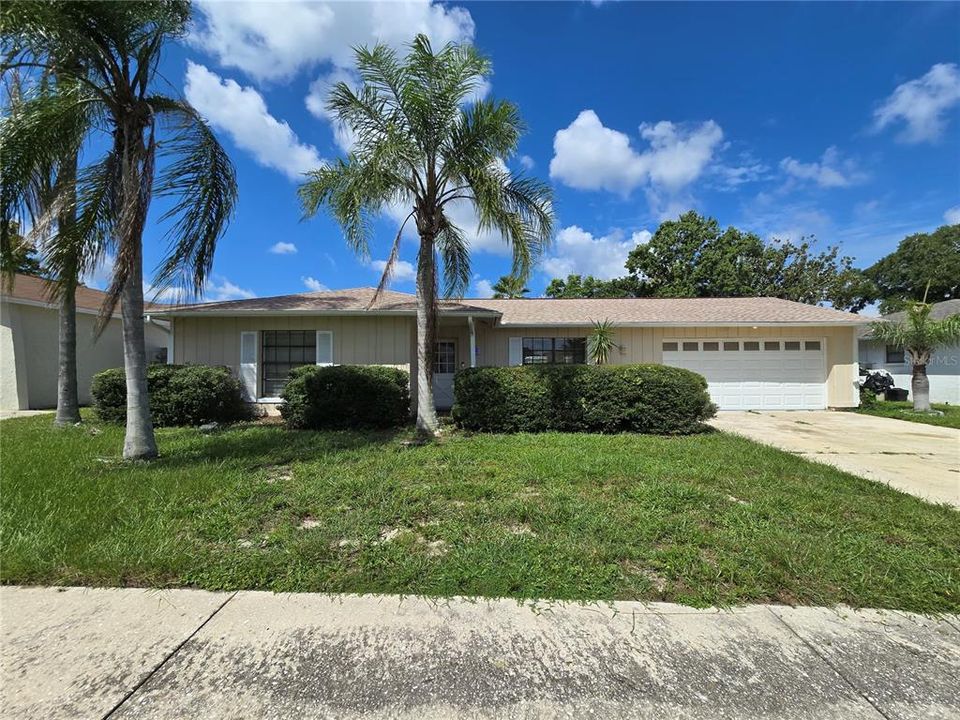 Active With Contract: $1,950 (2 beds, 2 baths, 1410 Square Feet)