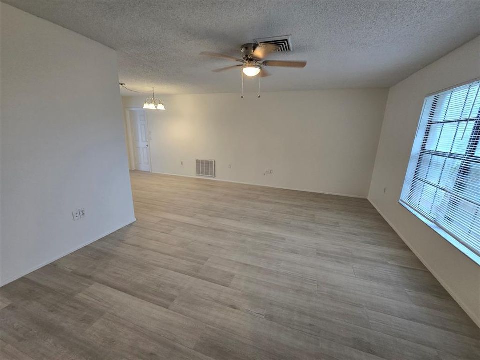Active With Contract: $1,950 (2 beds, 2 baths, 1410 Square Feet)