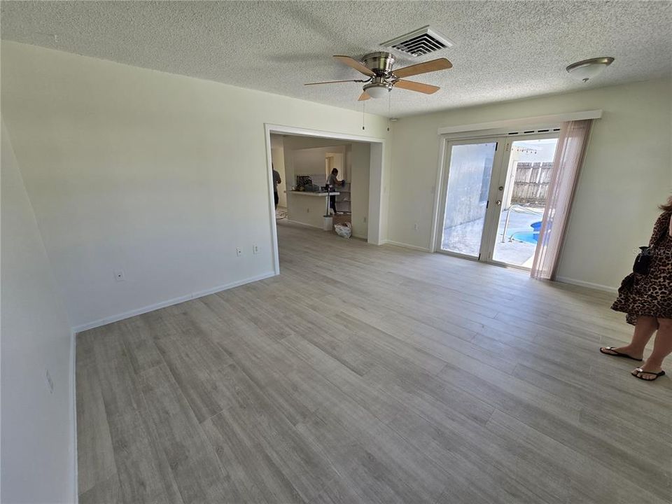 Active With Contract: $1,950 (2 beds, 2 baths, 1410 Square Feet)