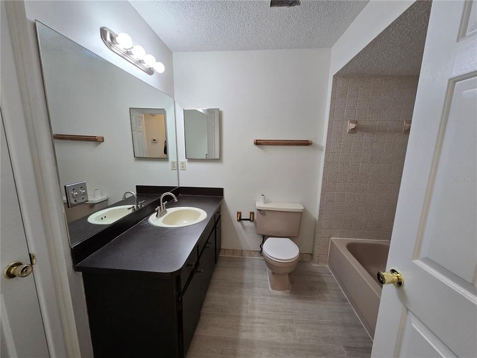 Active With Contract: $1,950 (2 beds, 2 baths, 1410 Square Feet)
