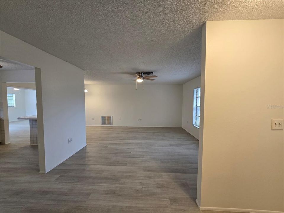 Active With Contract: $1,950 (2 beds, 2 baths, 1410 Square Feet)