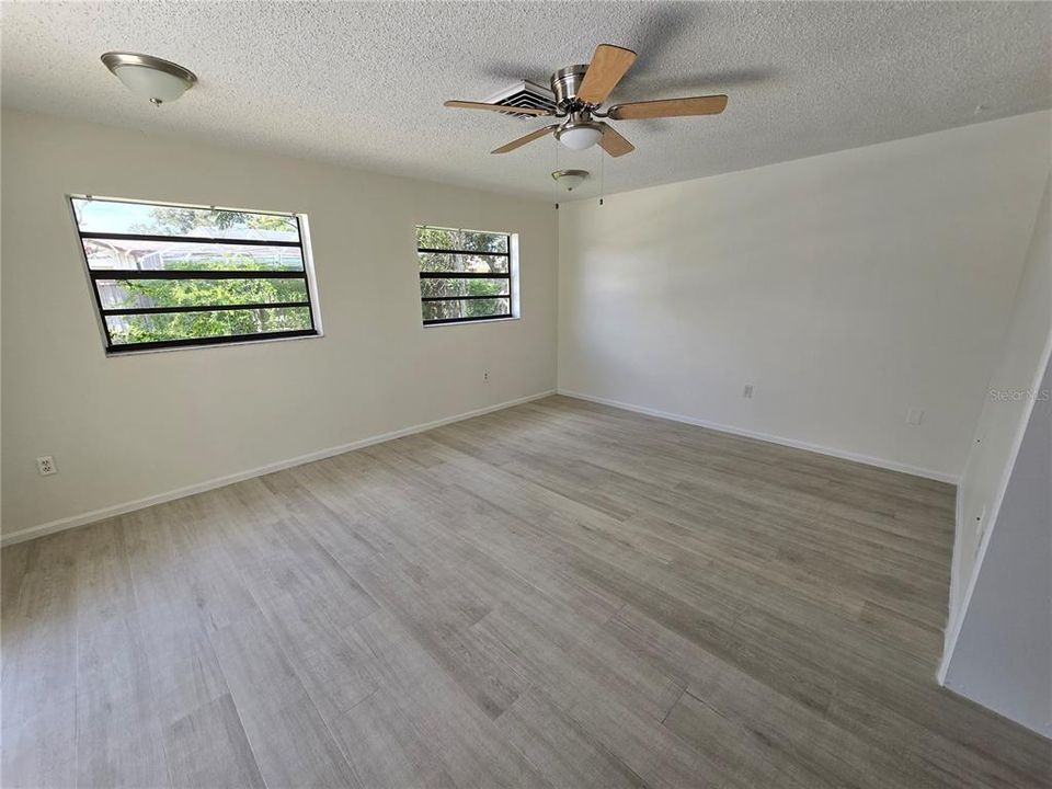 Active With Contract: $1,950 (2 beds, 2 baths, 1410 Square Feet)