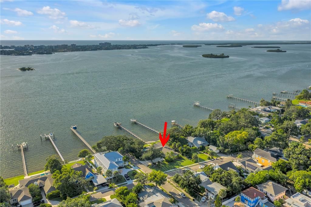 合同活跃: $1,875,000 (3 贝兹, 3 浴室, 2381 平方英尺)