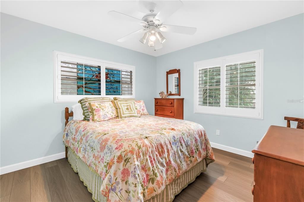 合同活跃: $1,875,000 (3 贝兹, 3 浴室, 2381 平方英尺)