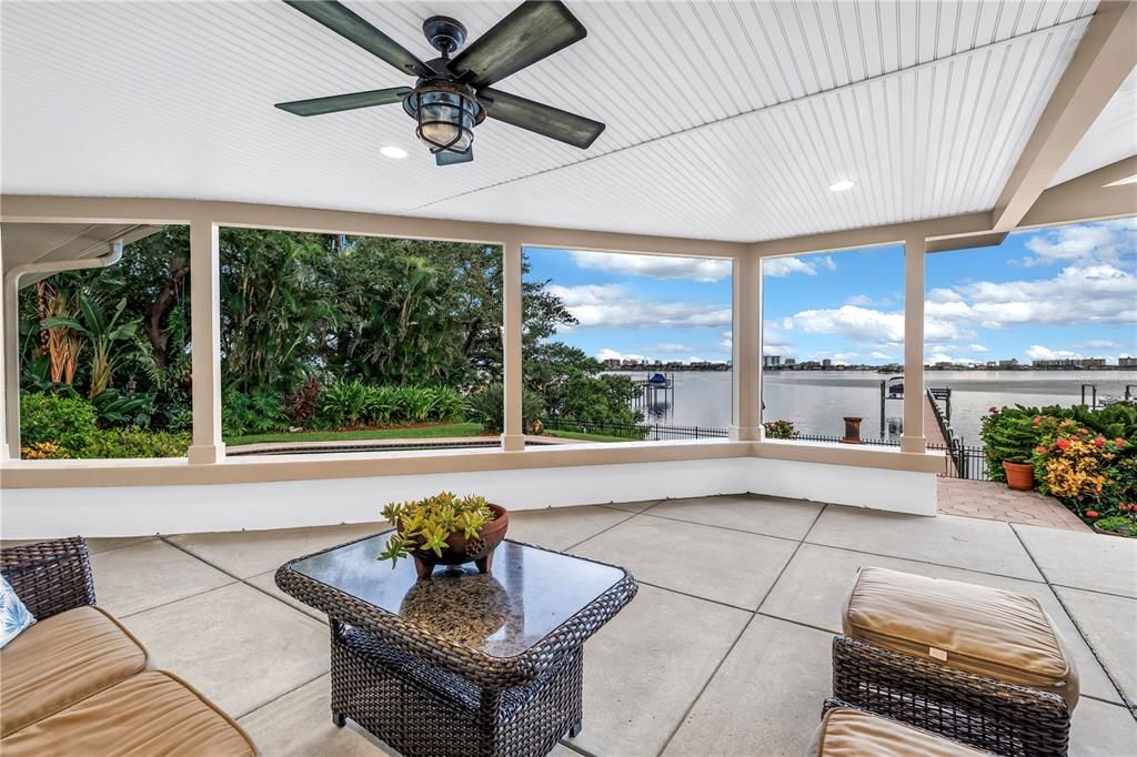 合同活跃: $1,875,000 (3 贝兹, 3 浴室, 2381 平方英尺)