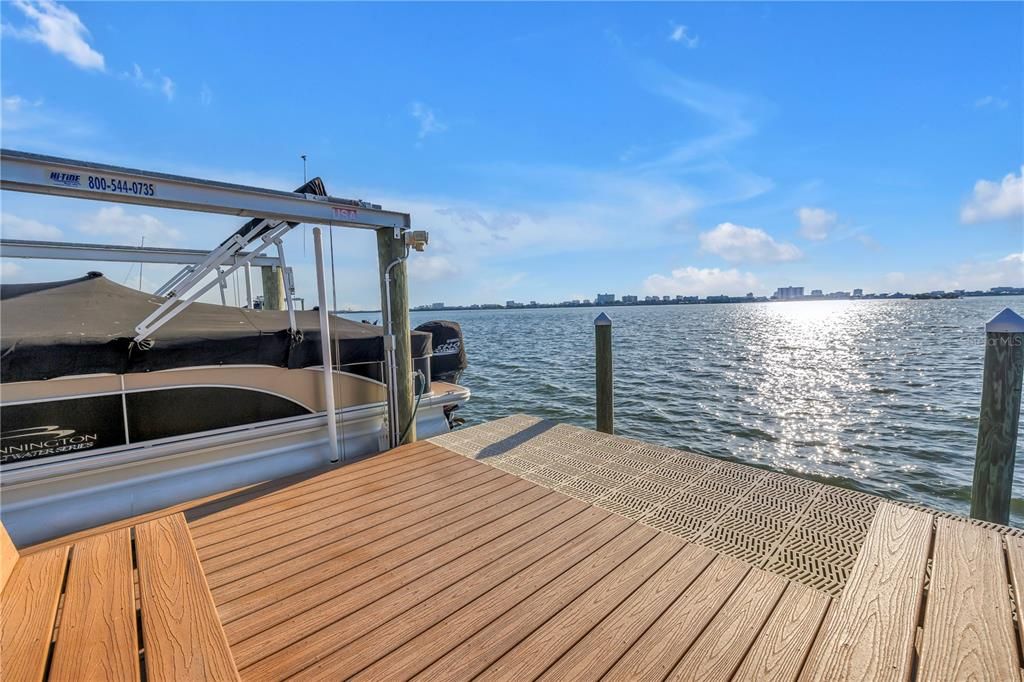 合同活跃: $1,875,000 (3 贝兹, 3 浴室, 2381 平方英尺)