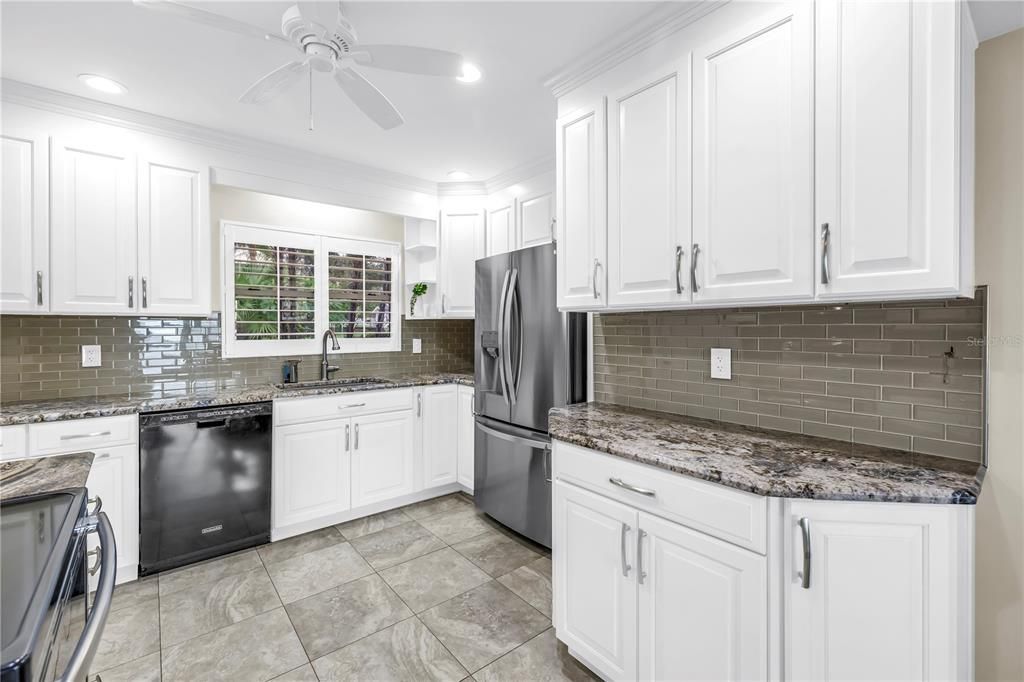 合同活跃: $1,875,000 (3 贝兹, 3 浴室, 2381 平方英尺)