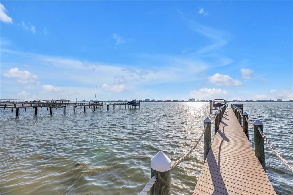 合同活跃: $1,875,000 (3 贝兹, 3 浴室, 2381 平方英尺)