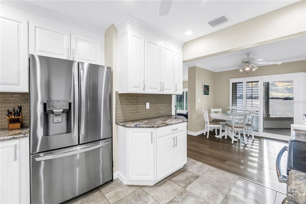 合同活跃: $1,875,000 (3 贝兹, 3 浴室, 2381 平方英尺)