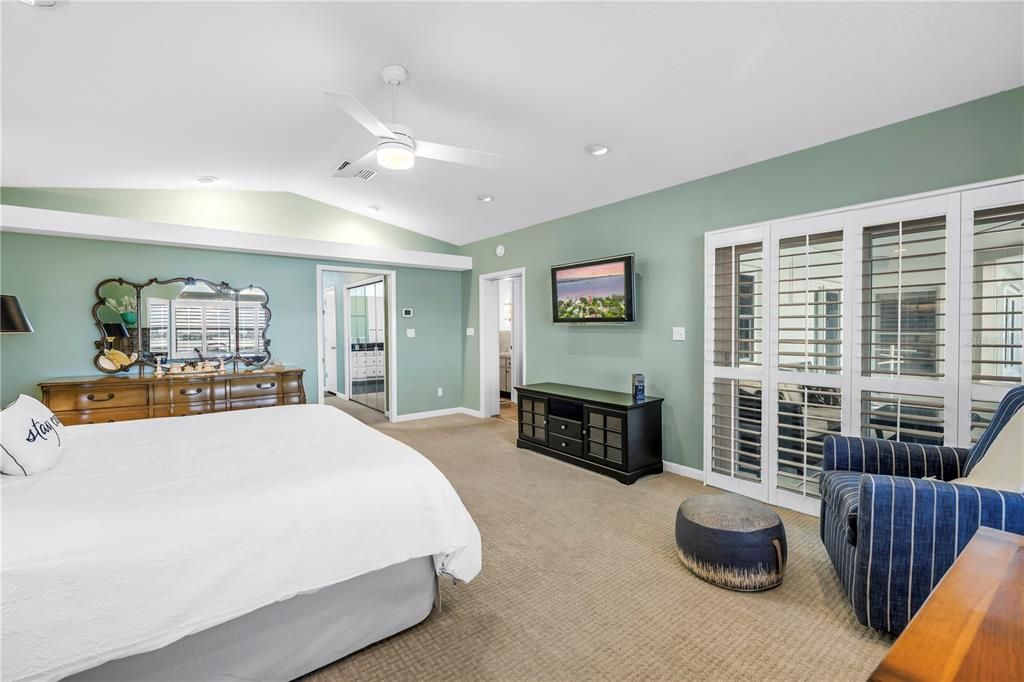 合同活跃: $1,875,000 (3 贝兹, 3 浴室, 2381 平方英尺)