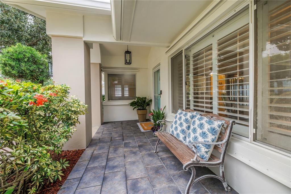 合同活跃: $1,875,000 (3 贝兹, 3 浴室, 2381 平方英尺)