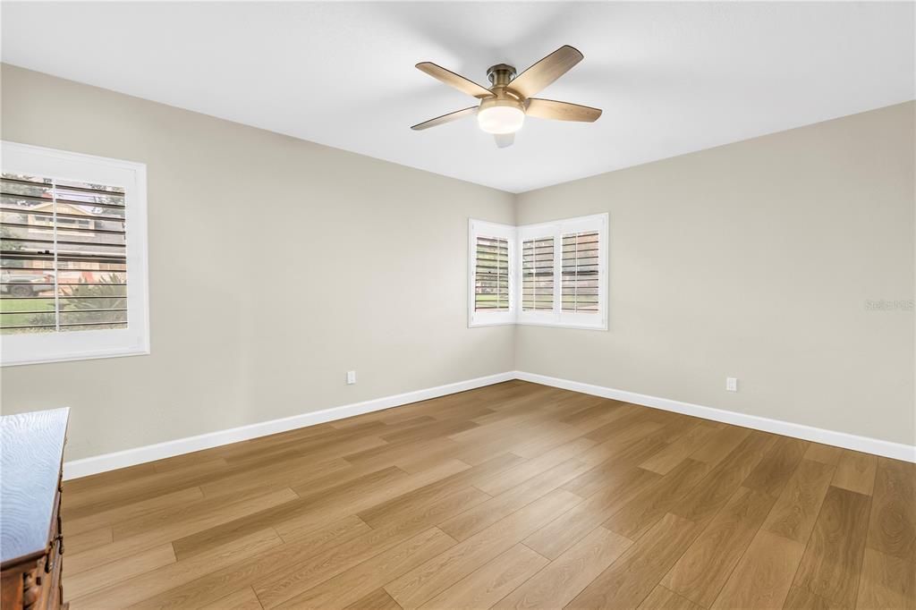 合同活跃: $1,875,000 (3 贝兹, 3 浴室, 2381 平方英尺)