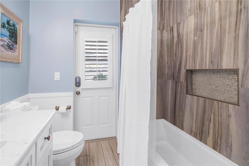 合同活跃: $1,875,000 (3 贝兹, 3 浴室, 2381 平方英尺)