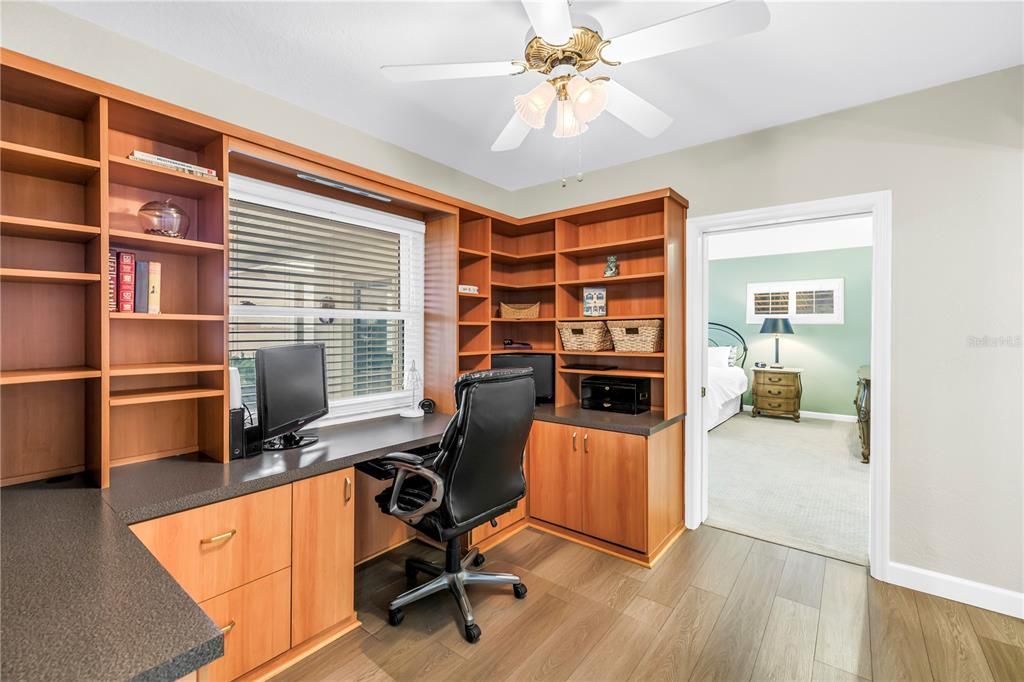 合同活跃: $1,875,000 (3 贝兹, 3 浴室, 2381 平方英尺)