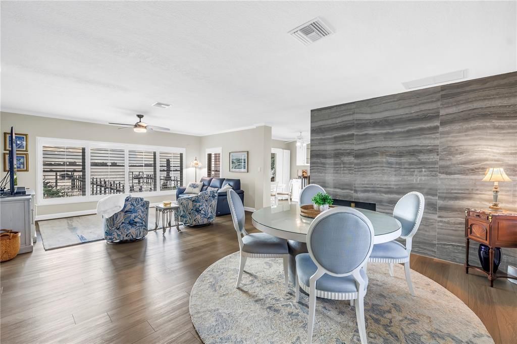 合同活跃: $1,875,000 (3 贝兹, 3 浴室, 2381 平方英尺)