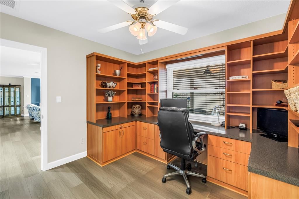 合同活跃: $1,875,000 (3 贝兹, 3 浴室, 2381 平方英尺)