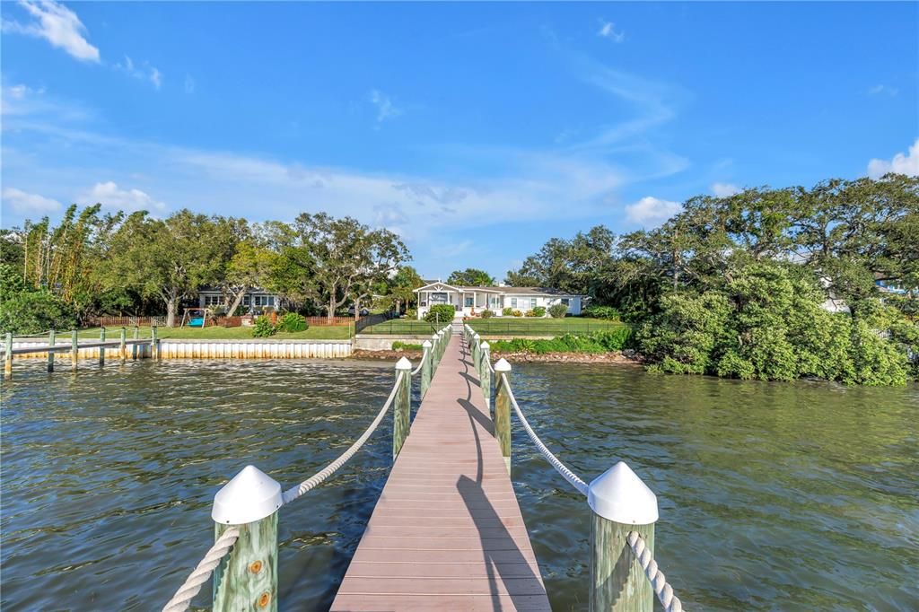 合同活跃: $1,875,000 (3 贝兹, 3 浴室, 2381 平方英尺)