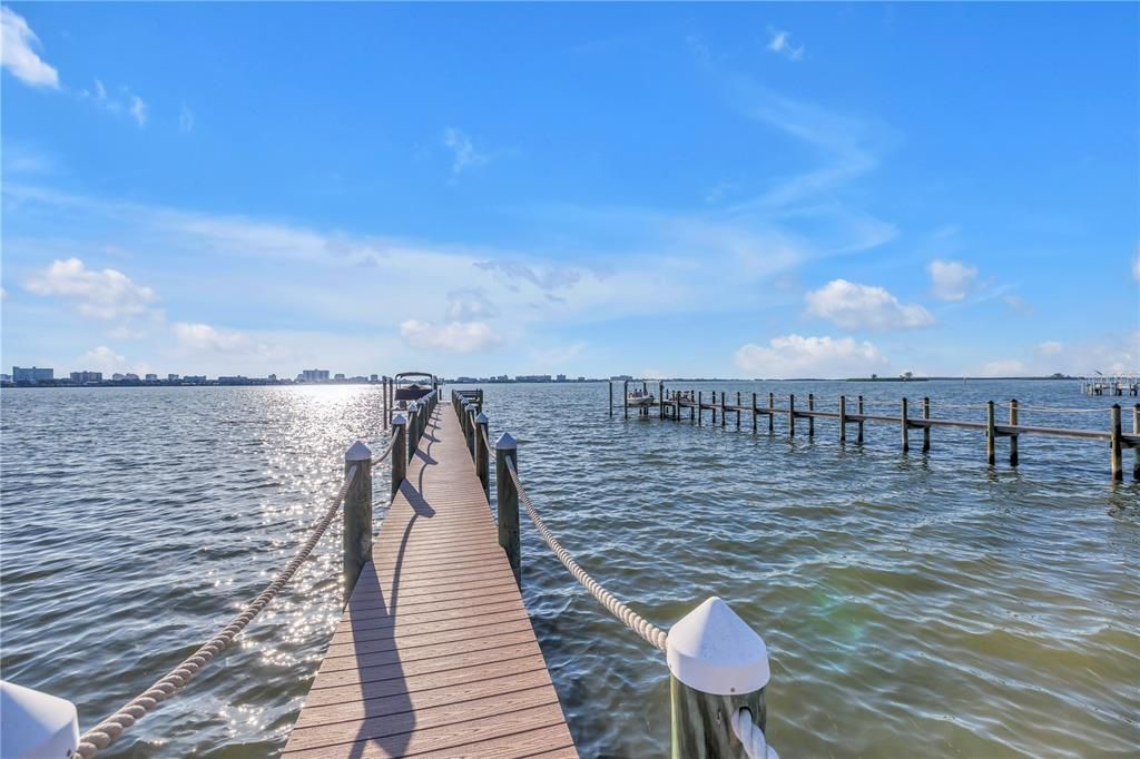 合同活跃: $1,875,000 (3 贝兹, 3 浴室, 2381 平方英尺)