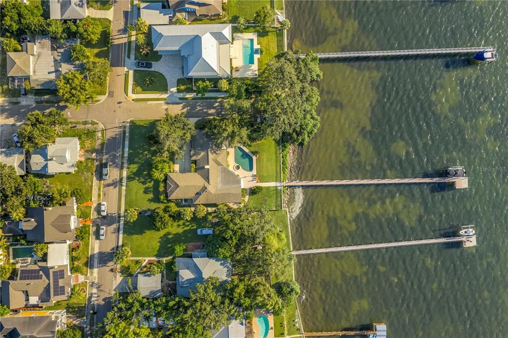 合同活跃: $1,875,000 (3 贝兹, 3 浴室, 2381 平方英尺)