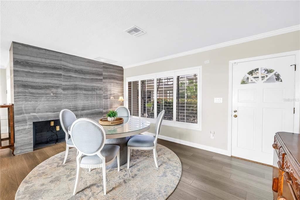 合同活跃: $1,875,000 (3 贝兹, 3 浴室, 2381 平方英尺)