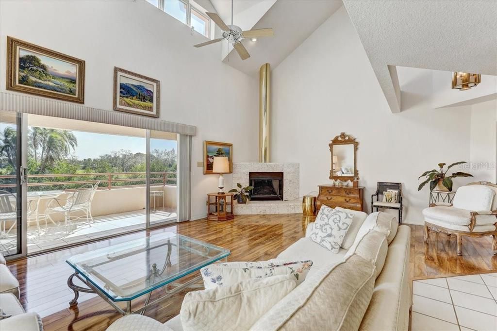 На продажу: $599,000 (2 спален, 3 ванн, 2168 Квадратных фут)