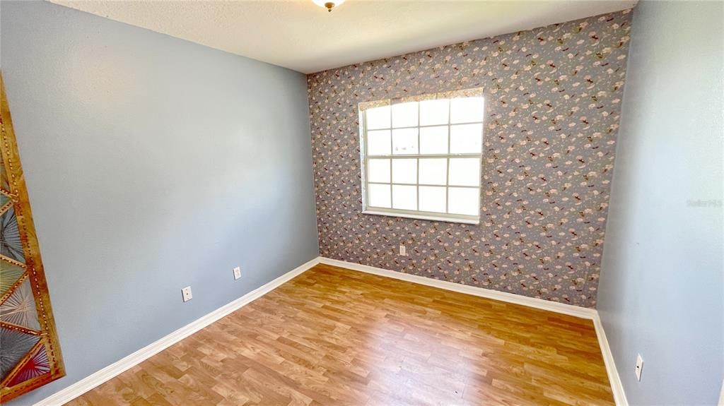 待售: $230,000 (3 贝兹, 2 浴室, 1337 平方英尺)