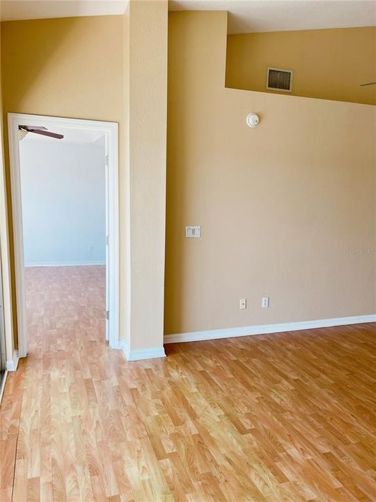 待售: $230,000 (3 贝兹, 2 浴室, 1337 平方英尺)