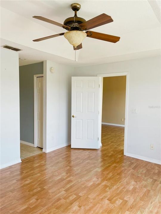 待售: $230,000 (3 贝兹, 2 浴室, 1337 平方英尺)