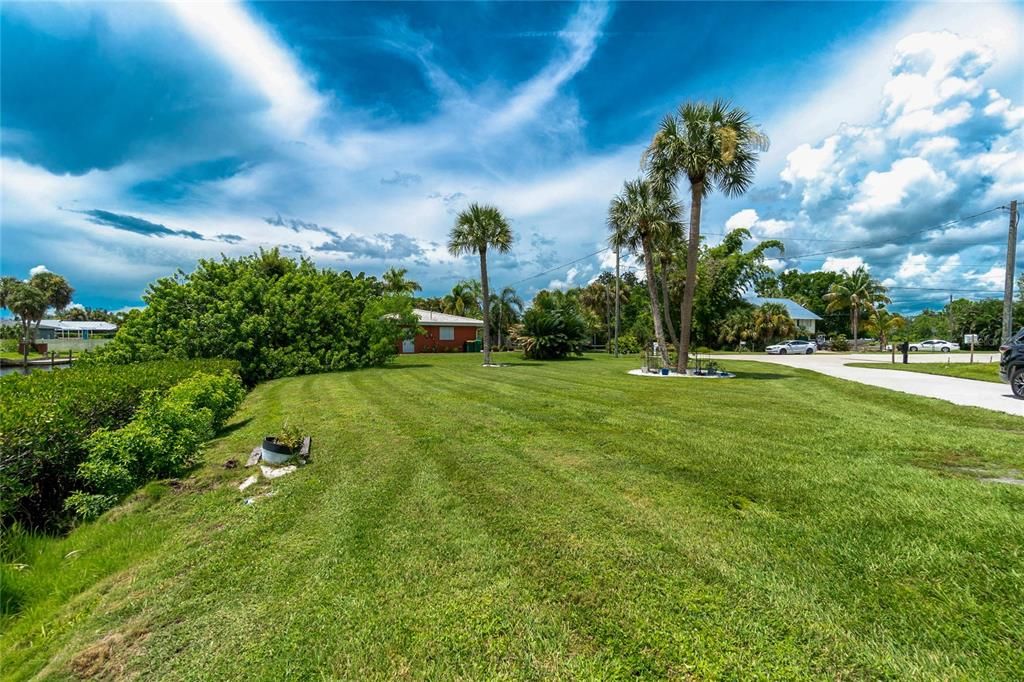 待售: $145,000 (0.37 acres)