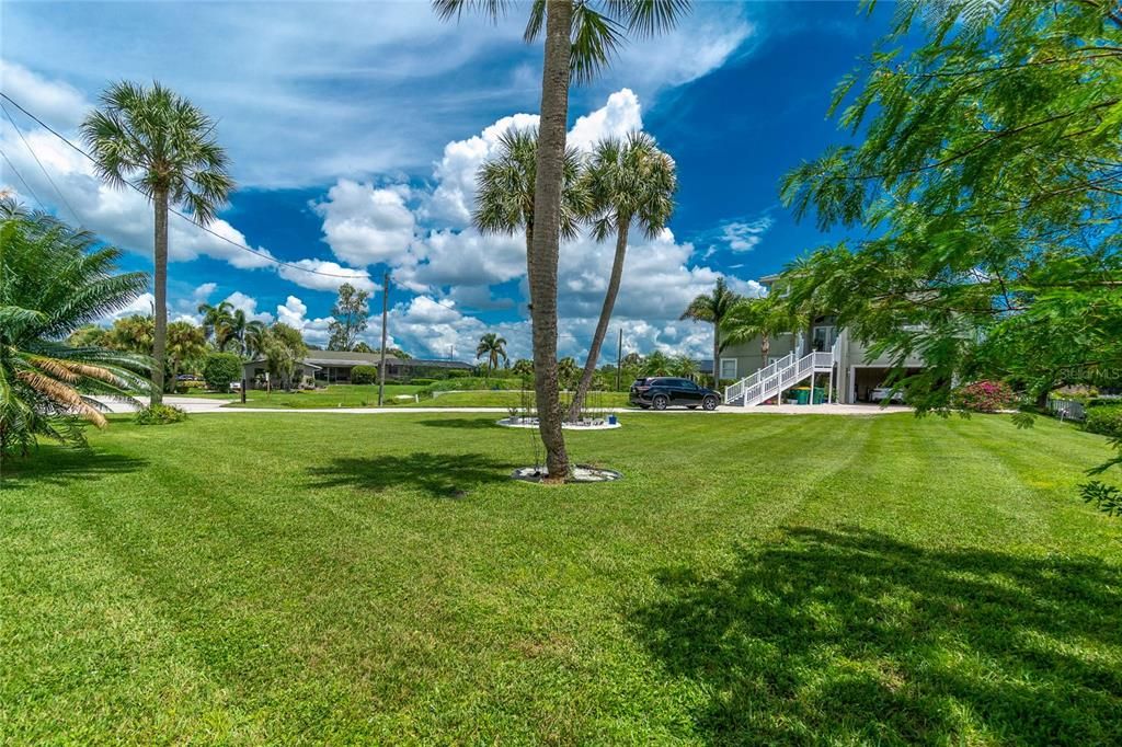 待售: $145,000 (0.37 acres)