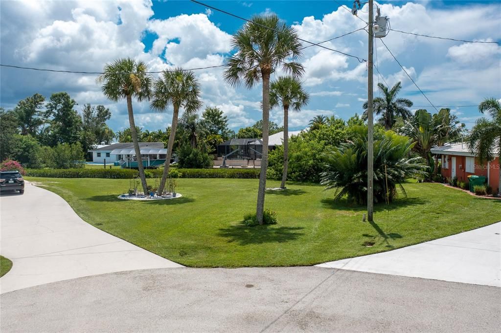 待售: $145,000 (0.37 acres)