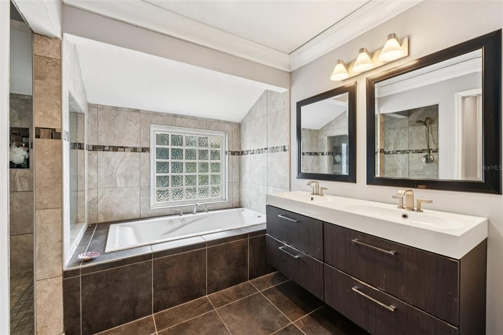 待售: $999,999 (5 贝兹, 3 浴室, 3654 平方英尺)