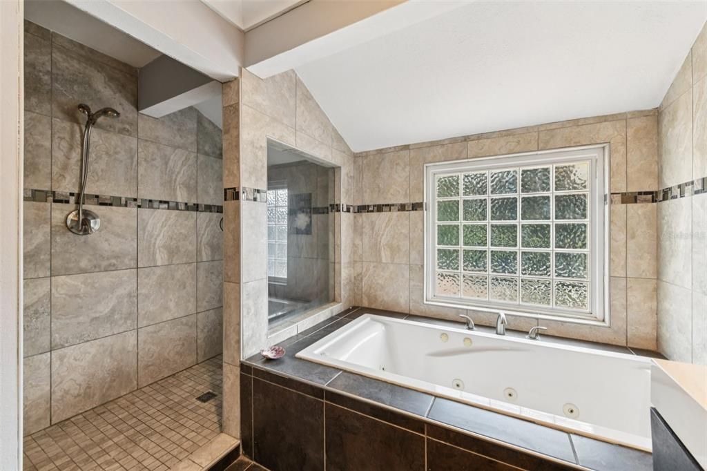 待售: $999,999 (5 贝兹, 3 浴室, 3654 平方英尺)