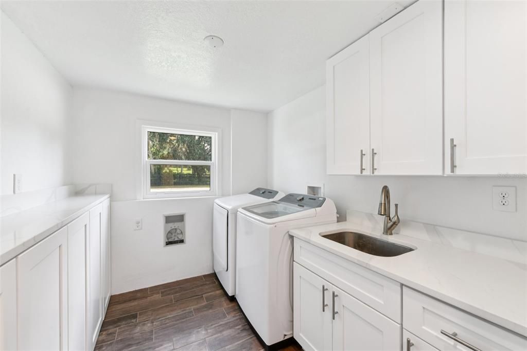 待售: $999,999 (5 贝兹, 3 浴室, 3654 平方英尺)