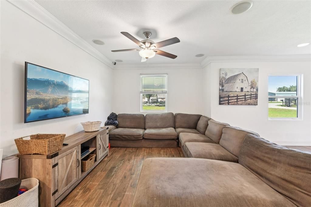 待售: $999,999 (5 贝兹, 3 浴室, 3654 平方英尺)