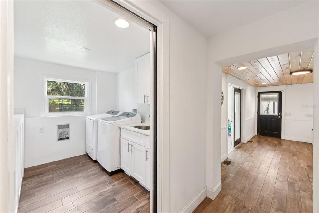 待售: $999,999 (5 贝兹, 3 浴室, 3654 平方英尺)